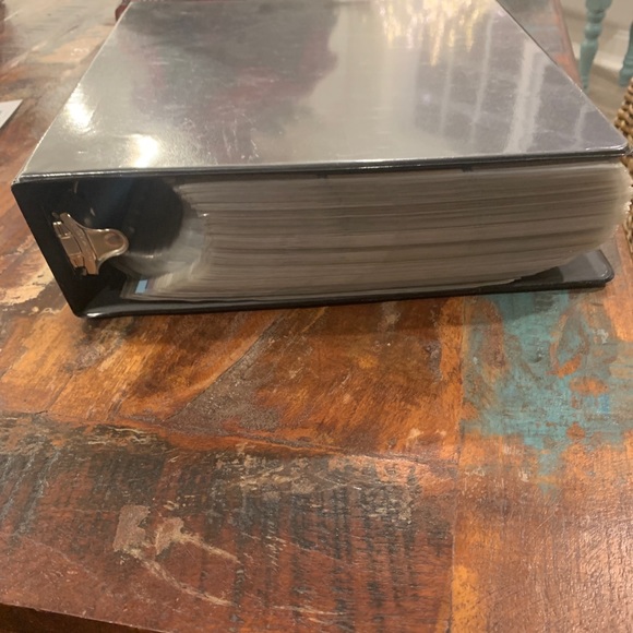 Binder Lot of 800 Topps Baseball Cards -Complete Sets-